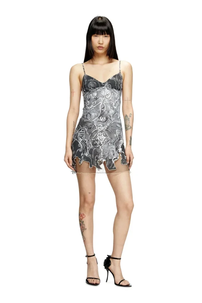 Abito mini in nylon con intarsio e stampa araldica