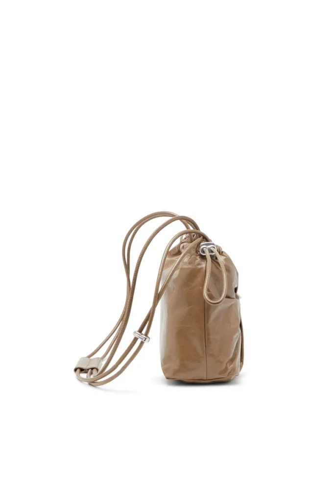 Borsa Scrunch-D-Bucket Borsa Scrunch-D-Bucket in pelle lucida stropicciata Borsa Scrunch-D-Bucket Borsa Scrunch-D-Bucket in pelle lucida stropicciata