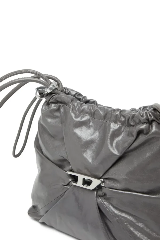 Borsa Scrunch-D-Bucket Borsa Scrunch-D-Bucket in pelle lucida stropicciata Borsa Scrunch-D-Bucket Borsa Scrunch-D-Bucket in pelle lucida stropicciata