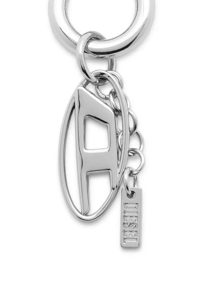 charm-oval d Ciondolo con charm a forma di D ovale charm-oval d Ciondolo con charm a forma di D ovale