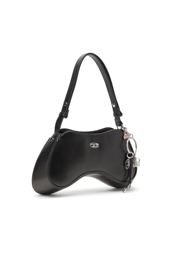 charm-oval d Ciondolo con charm a forma di D ovale charm-oval d Ciondolo con charm a forma di D ovale