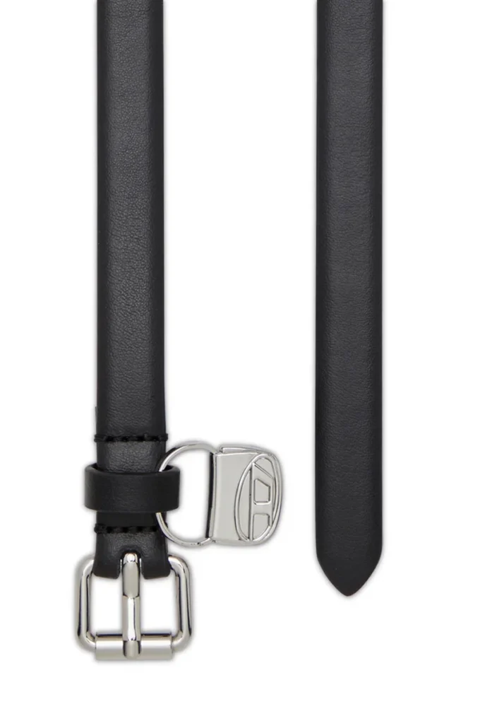 Cintura sottile in pelle da 1,4 cm con charm a forma di borsa 1DR Cintura sottile in pelle da 1,4 cm con charm a forma di borsa 1DR