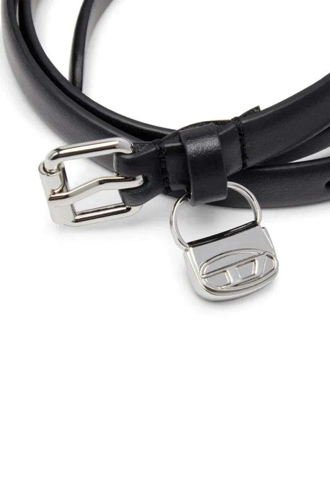 Cintura sottile in pelle da 1,4 cm con charm a forma di borsa 1DR Cintura sottile in pelle da 1,4 cm con charm a forma di borsa 1DR