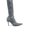 d-venus kb d D-Venus – Stivali in denim con placca con logo d-venus kb d D-Venus – Stivali in denim con placca con logo