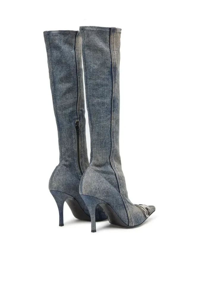 d-venus kb d D-Venus – Stivali in denim con placca con logo d-venus kb d D-Venus – Stivali in denim con placca con logo