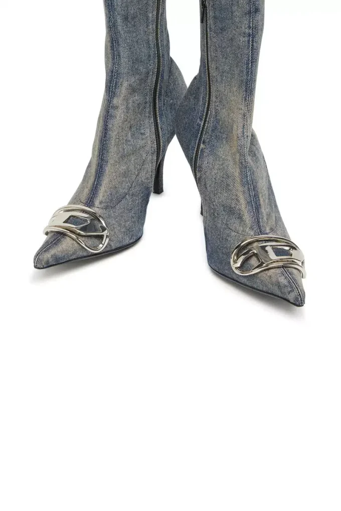 d-venus kb d D-Venus – Stivali in denim con placca con logo d-venus kb d D-Venus – Stivali in denim con placca con logo
