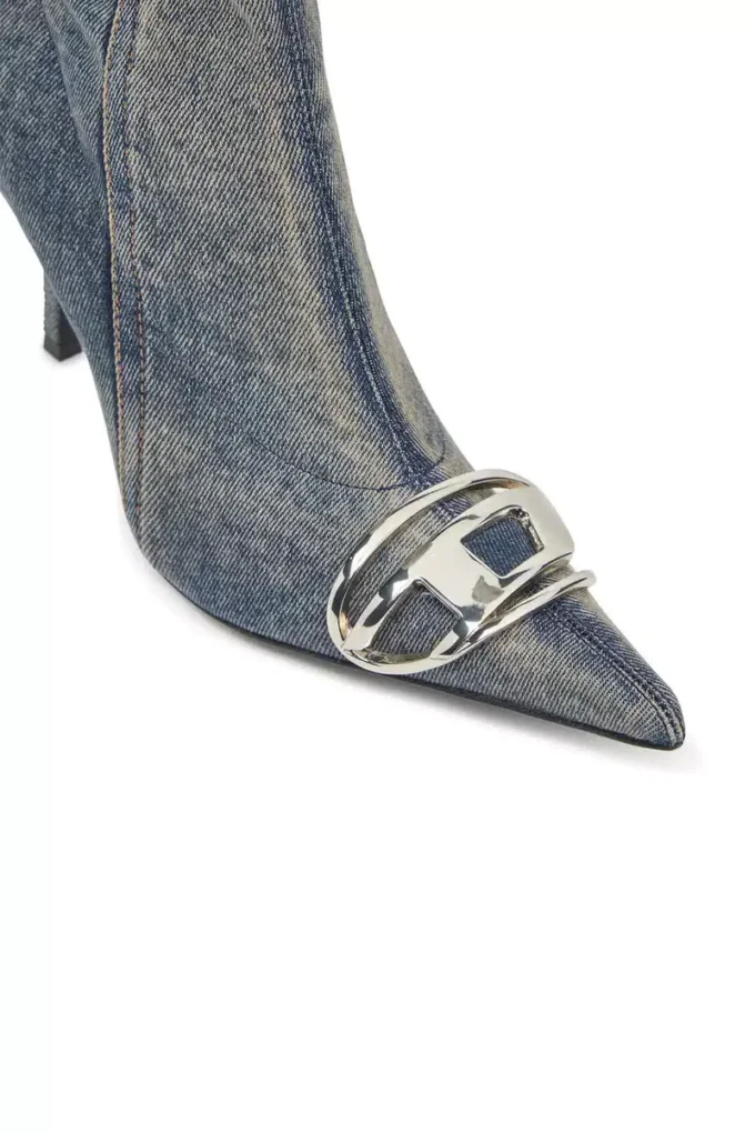d-venus kb d D-Venus – Stivali in denim con placca con logo d-venus kb d D-Venus – Stivali in denim con placca con logo
