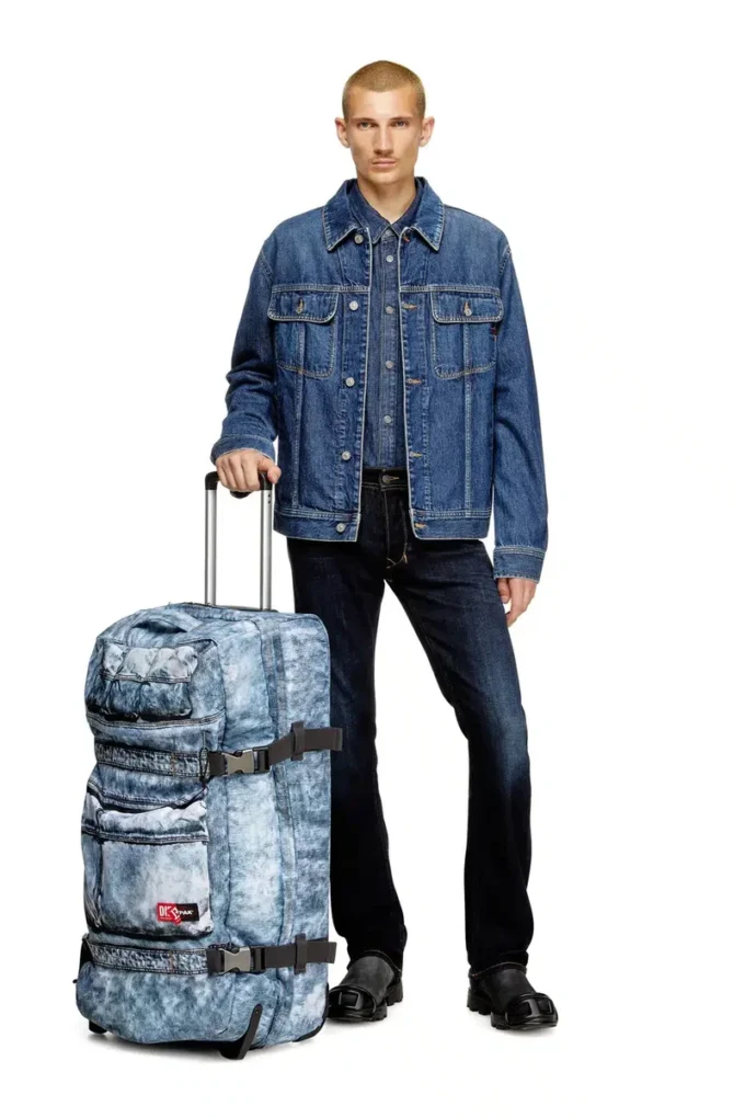 Diesel transit’r l Trolley da viaggio in denim trompe l’oeil Diesel transit’r l Trolley da viaggio in denim trompe l’oeil