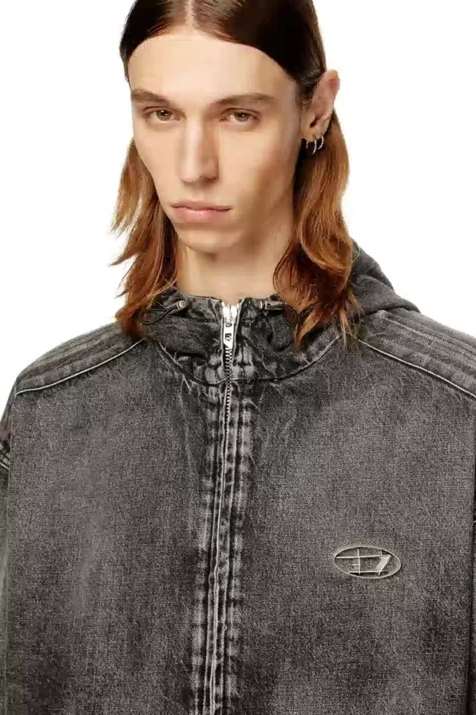 Giacca con cappuccio Thugjack in denim slavato Giacca con cappuccio Thugjack in denim slavato