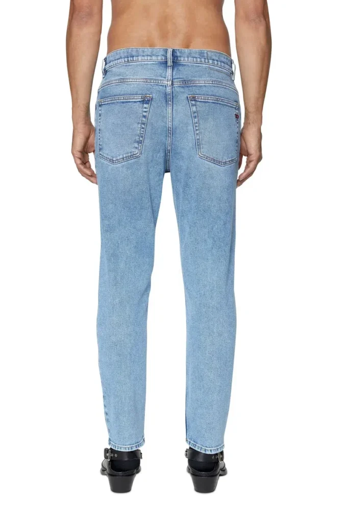 jeans affusolati 2005 D-Fining 09b92 Trova il negozio più vicino jeans affusolati 2005 D-Fining 09b92 Trova il negozio più vicino