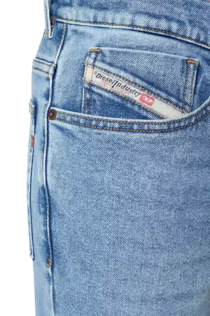 jeans affusolati 2005 D-Fining 09b92 Trova il negozio più vicino jeans affusolati 2005 D-Fining 09b92 Trova il negozio più vicino