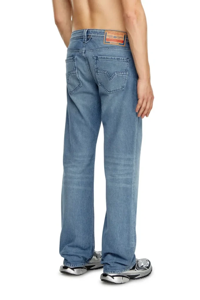 jeans regular 1985 Larkee 09h30 Trova il negozio più vicino jeans regular 1985 Larkee 09h30 Trova il negozio più vicino