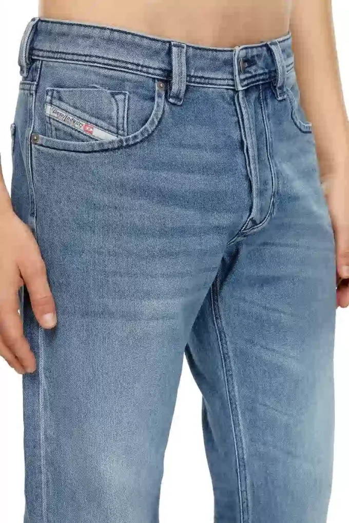 jeans regular 1985 Larkee 09h30 Trova il negozio più vicino jeans regular 1985 Larkee 09h30 Trova il negozio più vicino