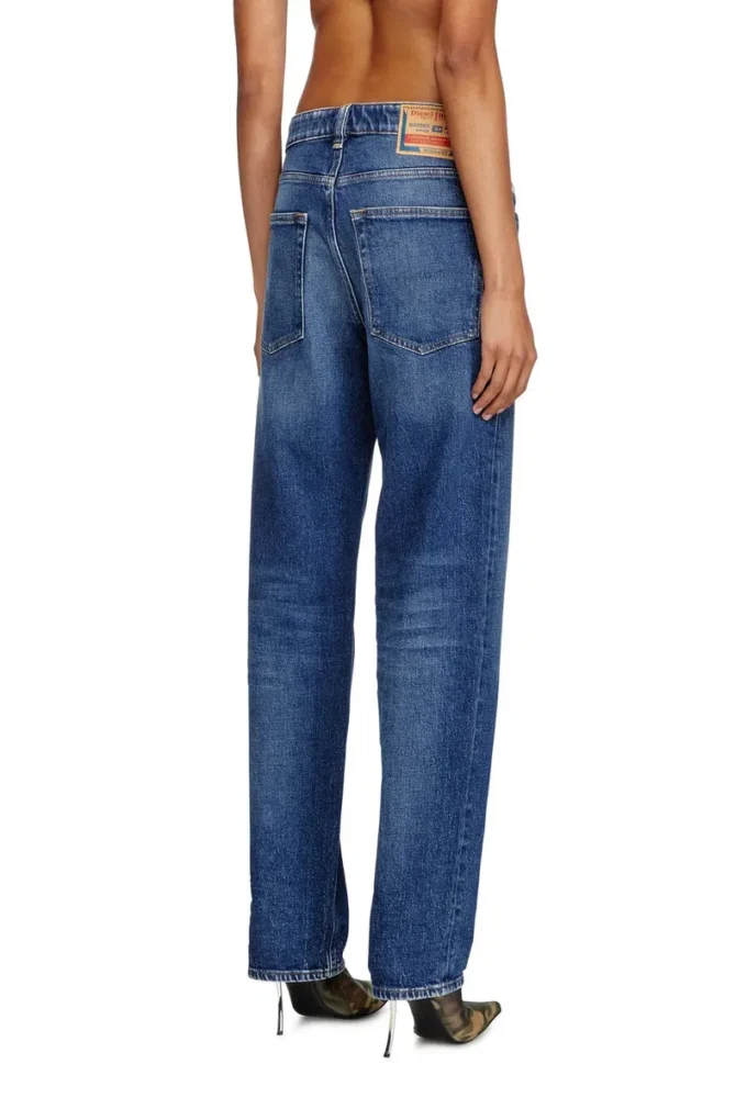 jeans regular 1988 d-ark 09l21 Trova il negozio più vicino jeans regular 1988 d-ark 09l21 Trova il negozio più vicino