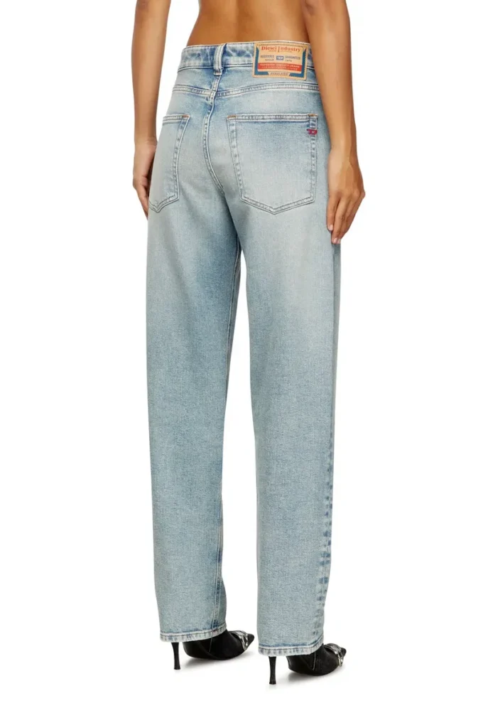jeans regular 1988 d-ark 09m21 Trova il negozio più vicino jeans regular 1988 d-ark 09m21 Trova il negozio più vicino