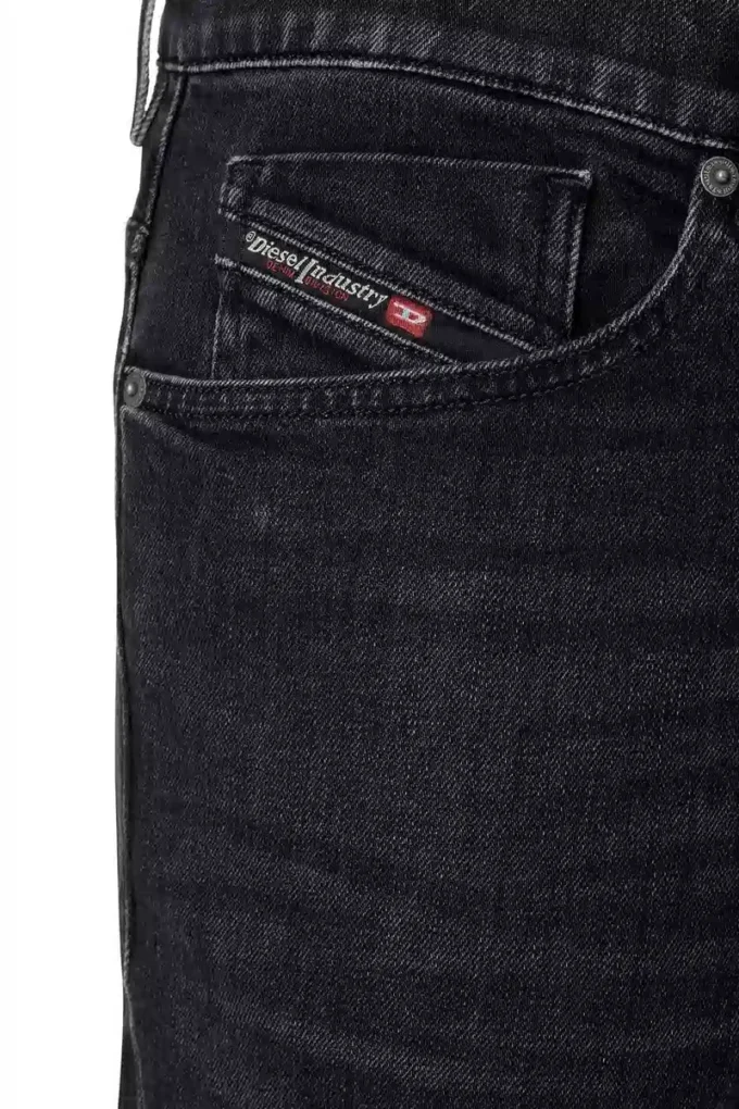 jeans regular 2005 D-Fining 09b83 Trova il negozio più vicino jeans regular 2005 D-Fining 09b83 Trova il negozio più vicino