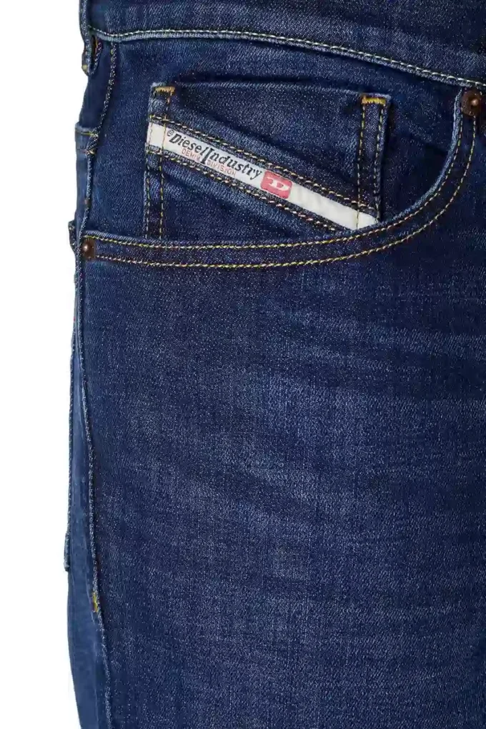 jeans regular 2005 D-Fining 09b90 Trova il negozio più vicino jeans regular 2005 D-Fining 09b90 Trova il negozio più vicino