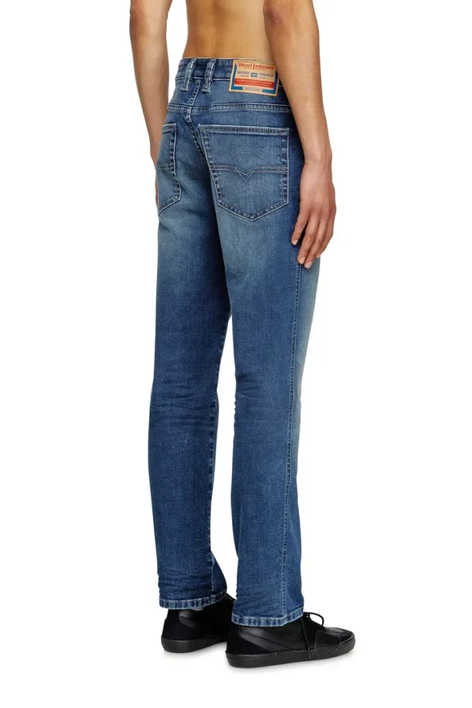 jeans slim 1993 d-vyl 0dbee Trova il negozio più vicino jeans slim 1993 d-vyl 0dbee Trova il negozio più vicino