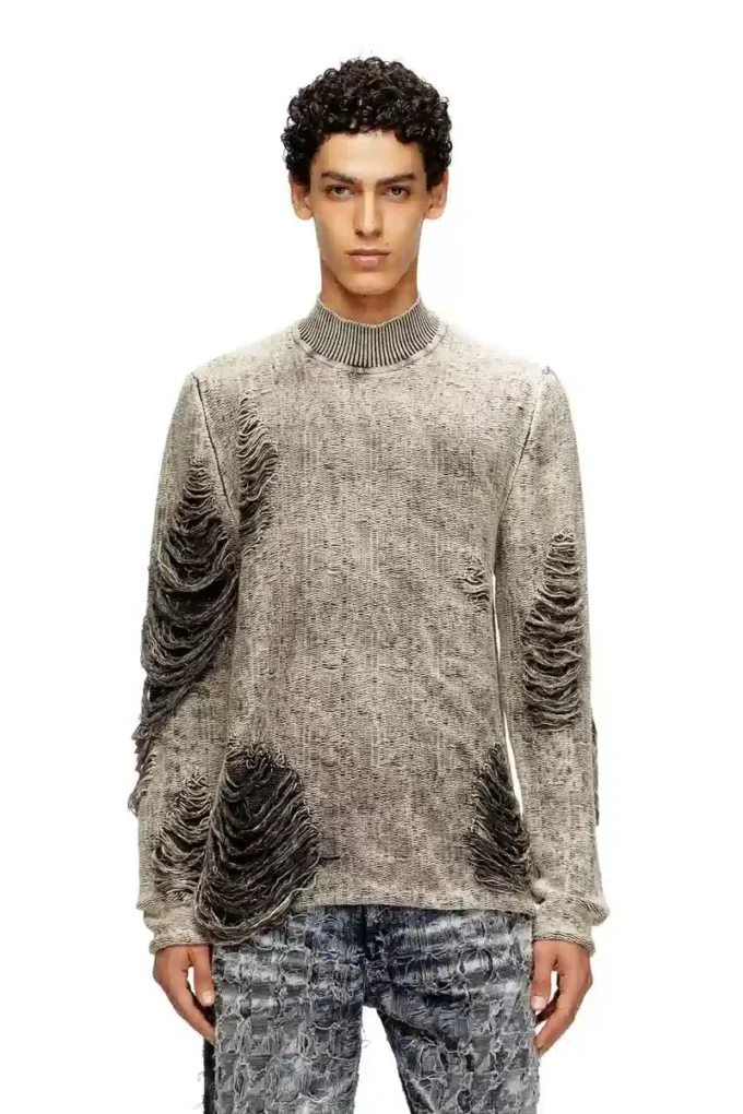 k-fjordi Maglione effetto consumato con fili fluttuanti k-fjordi Maglione effetto consumato con fili fluttuanti