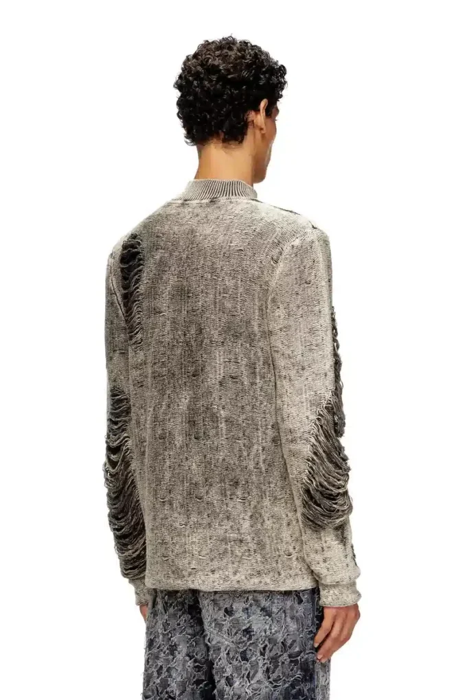 k-fjordi Maglione effetto consumato con fili fluttuanti k-fjordi Maglione effetto consumato con fili fluttuanti