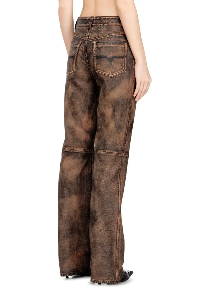 l-ysa Pantaloni in pelle effetto consumato dal taglio jeans l-ysa Pantaloni in pelle effetto consumato dal taglio jeans