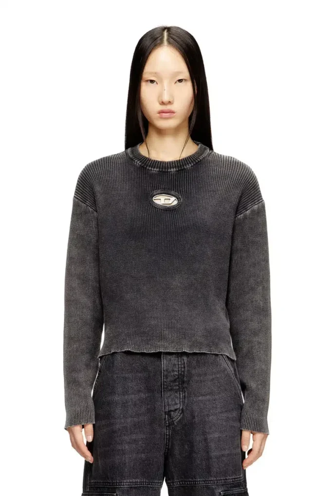 m-anchorex Maglione a costine con cut-out e placca ovale D m-anchorex Maglione a costine con cut-out e placca ovale D