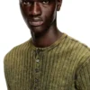 Maglia Henley in jersey a costine larghe trattato