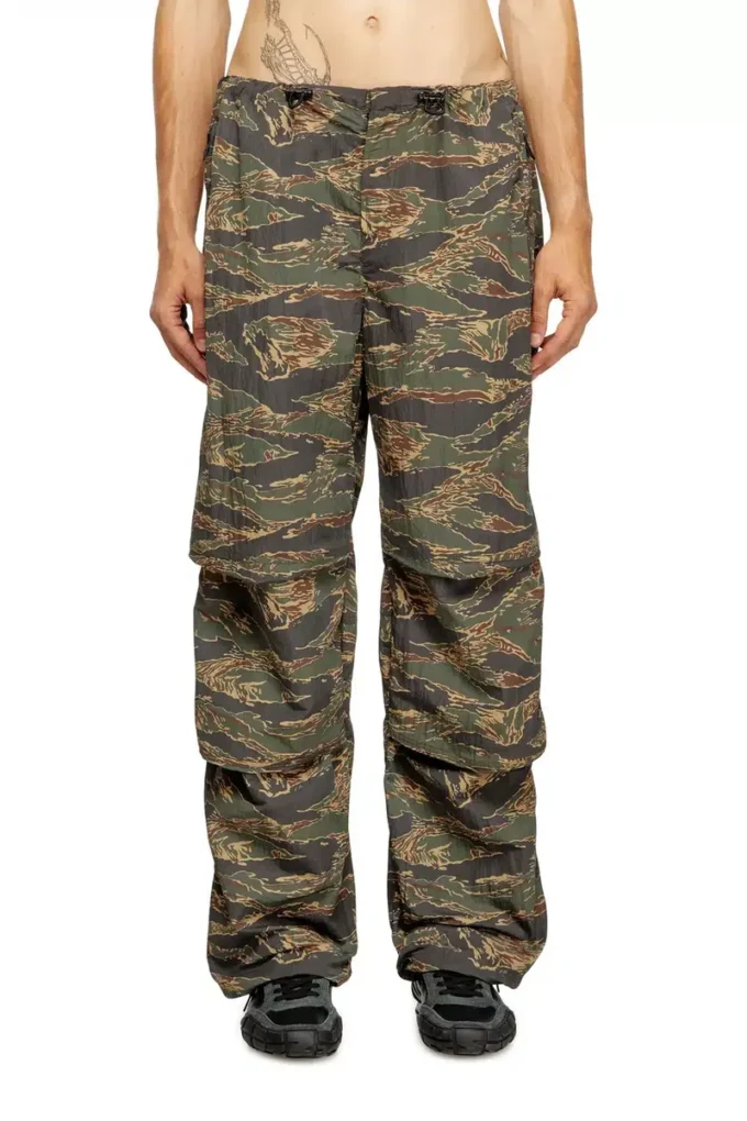 p-anic Pantaloni cargo in nylon con stampa mimetica p-anic Pantaloni cargo in nylon con stampa mimetica