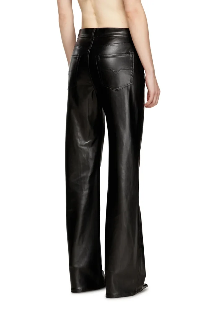 p-lain Pantaloni cinque tasche in tessuto spalmato p-lain Pantaloni cinque tasche in tessuto spalmato