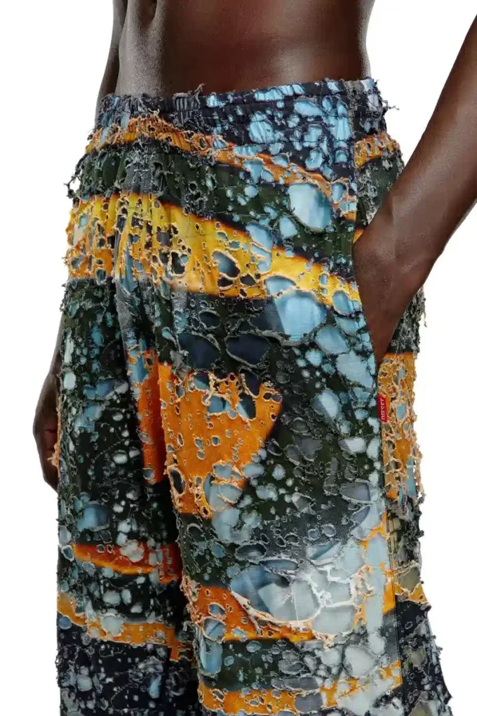 p-leopes-peel Pantaloni effetto consumato con stampe cinematografiche