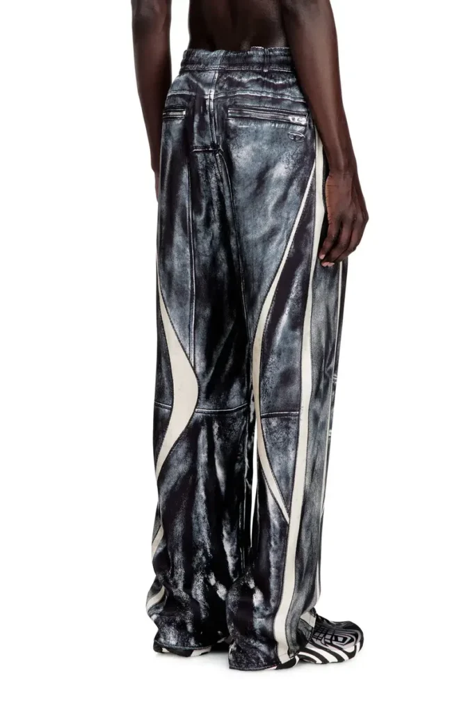 p-theck-bmcz Pantaloni da tuta in raso con effetto trompe l’oeil da motociclista p-theck-bmcz Pantaloni da tuta in raso con effetto trompe l’oeil da motociclista