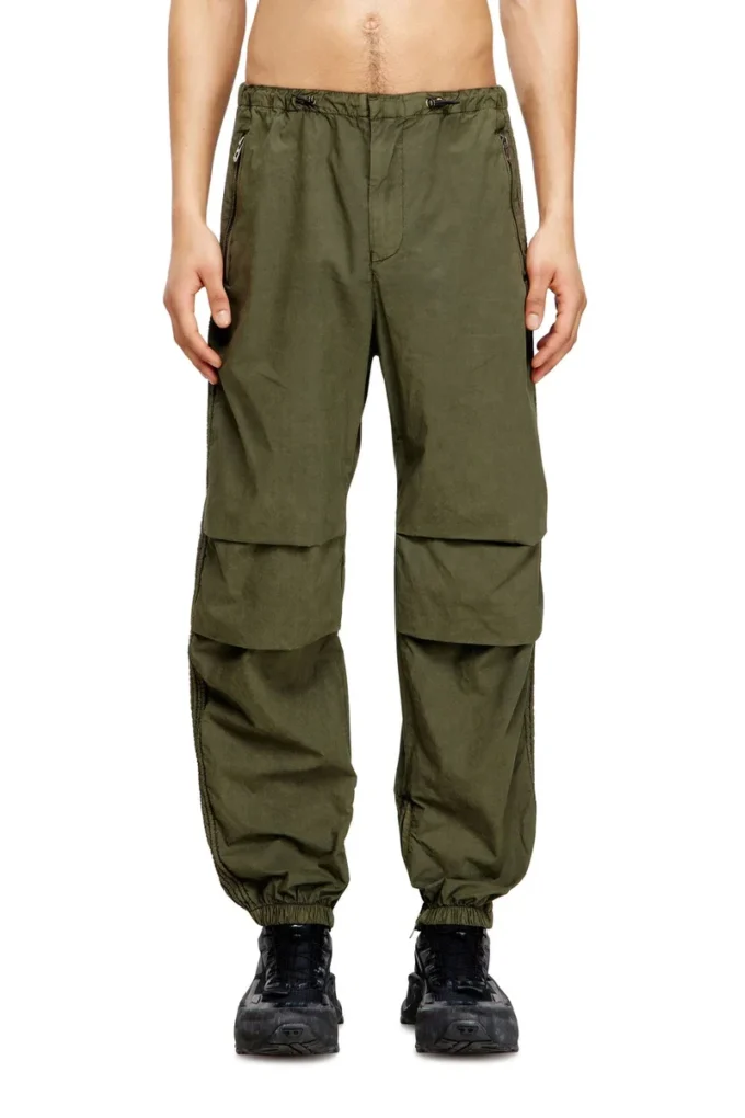Pantaloni cargo in cotone con cuciture a p e fasce laterali