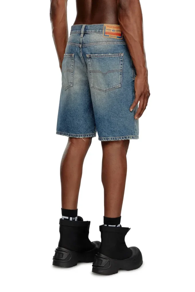 Regular-short Shorts in denim Regular-short Shorts in denim