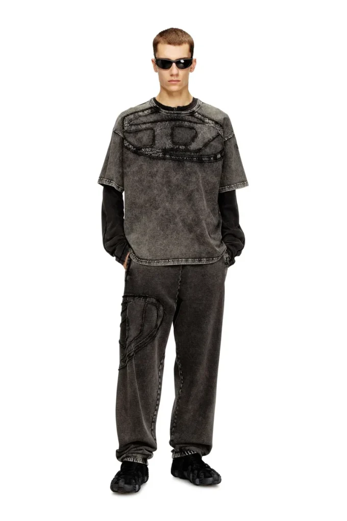 t-boxt-den T-shirt in cotone morbida con applicazione ovale D