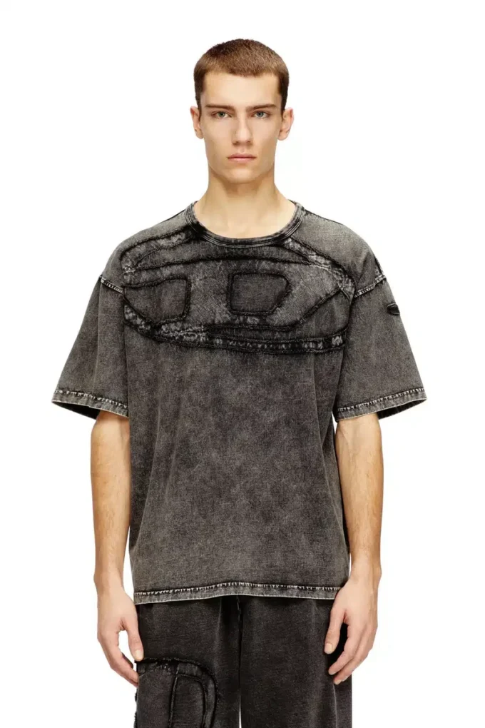t-boxt-den T-shirt in cotone morbida con applicazione ovale D
