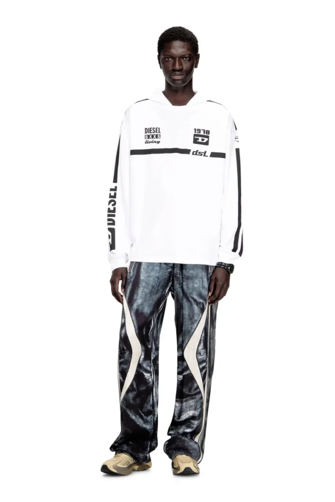 t-boxt-ls-hood-rib T-shirt con cappuccio e grafica a contrasto