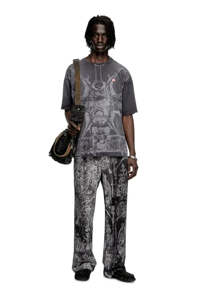 t-boxt-t13 T-shirt con stampa medievale tono su tono