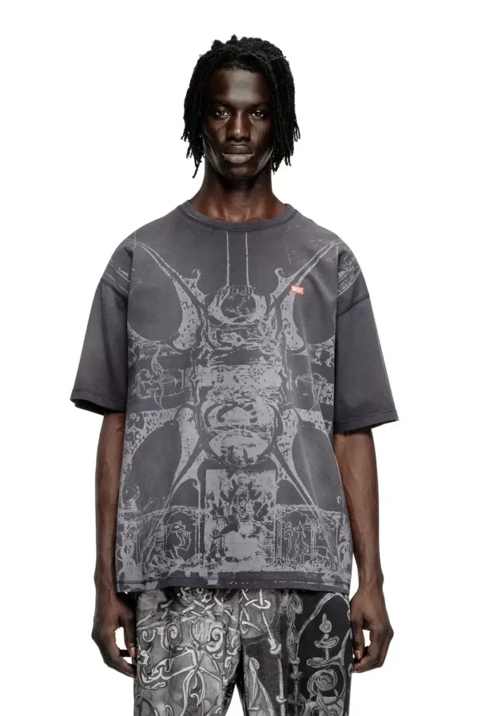 t-boxt-t13 T-shirt con stampa medievale tono su tono