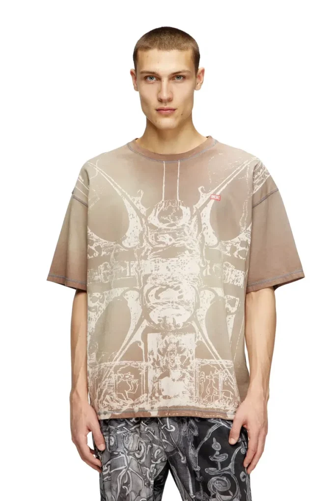 t-boxt-t13 T-shirt con stampa medievale tono su tono