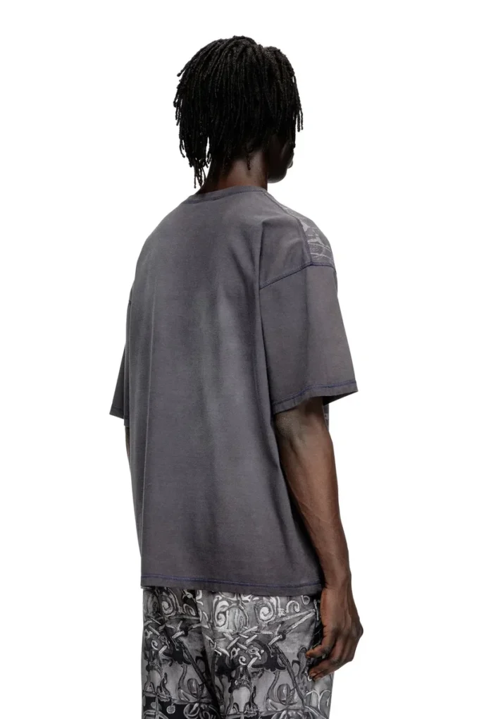 t-boxt-t13 T-shirt con stampa medievale tono su tono
