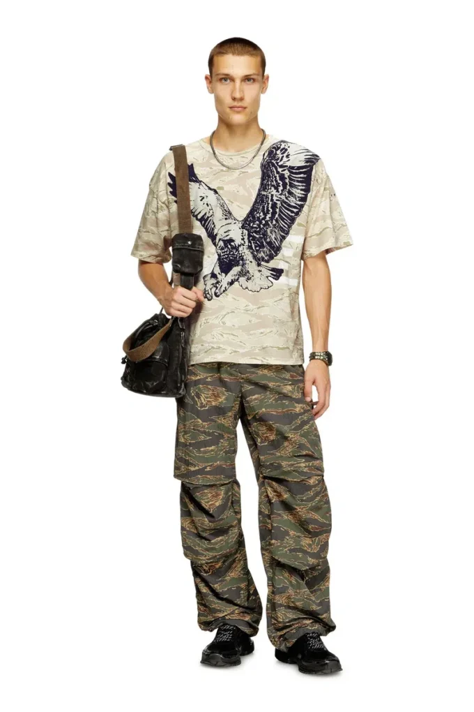 t-boxt-t14 T-shirt mimetica con stampa aquila
