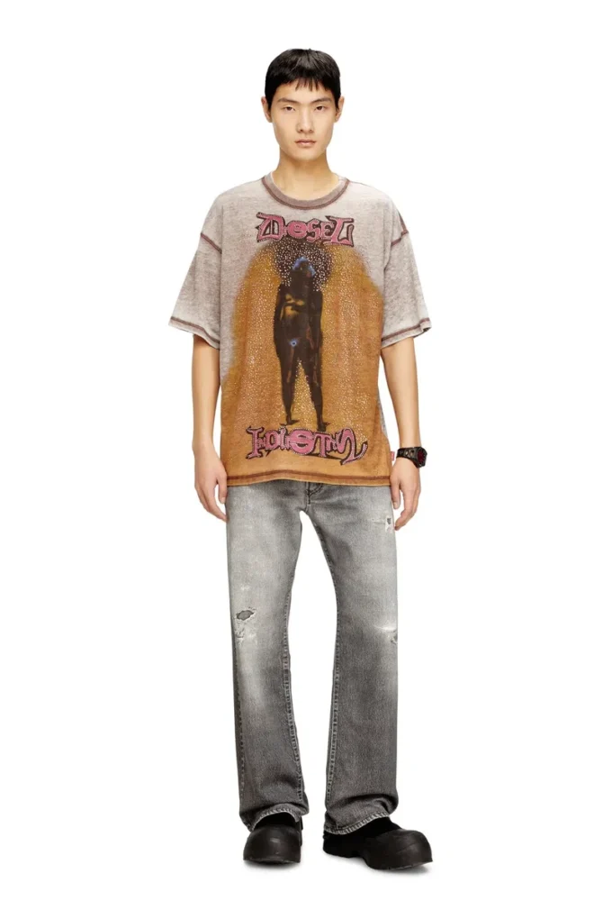 t-boxt-v12 T-shirt morbida con stampa e borchie
