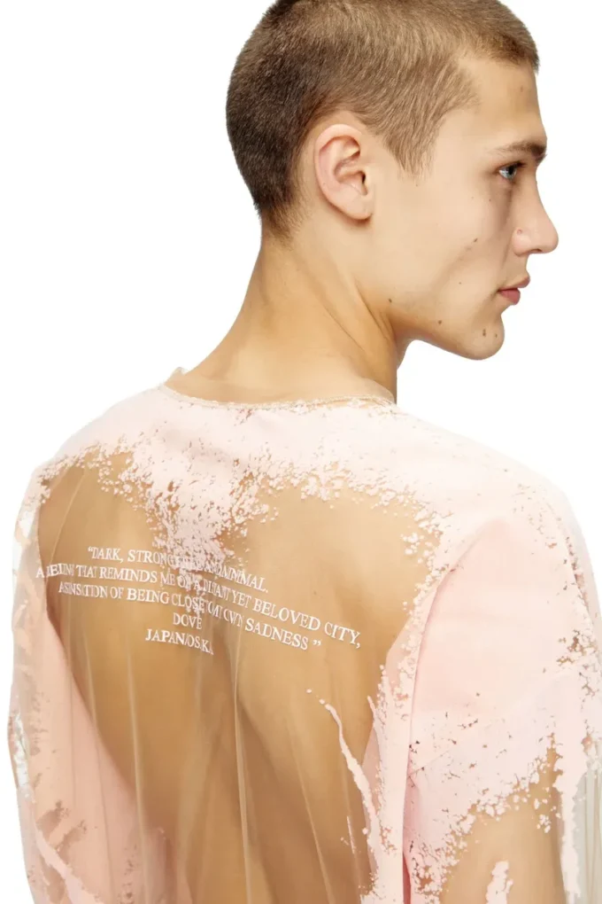 t-hassan-ls-a T-shirt in nylon a maniche lunghe con stampa del testo di una canzone t-hassan-ls-a T-shirt in nylon a maniche lunghe con stampa del testo di una canzone