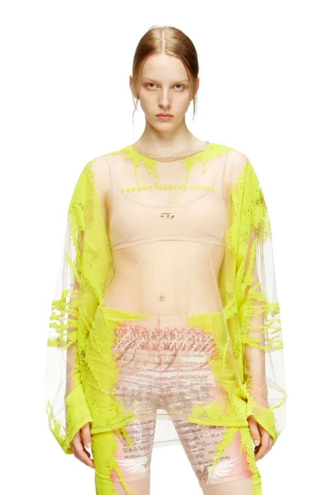t-hassan-ls-a T-shirt in nylon a maniche lunghe con stampa del testo di una canzone t-hassan-ls-a T-shirt in nylon a maniche lunghe con stampa del testo di una canzone