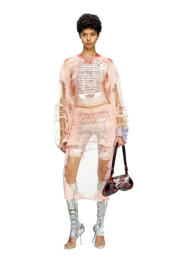 t-hassan-ls-a T-shirt in nylon a maniche lunghe con stampa del testo di una canzone t-hassan-ls-a T-shirt in nylon a maniche lunghe con stampa del testo di una canzone