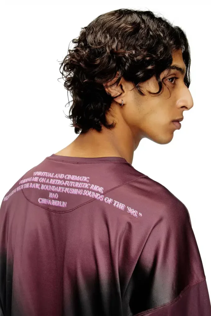 t-olavi-aa T-shirt in jersey tecnico a maniche lunghe con stampa di testi di canzoni