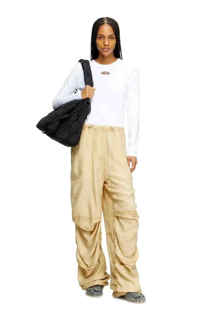 t-uncutie-long-ls-od Top a maniche lunghe con taglio ovale a D