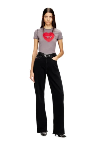 t-uncuties-long-s5 T-shirt slim con stampa a cuore e borchie